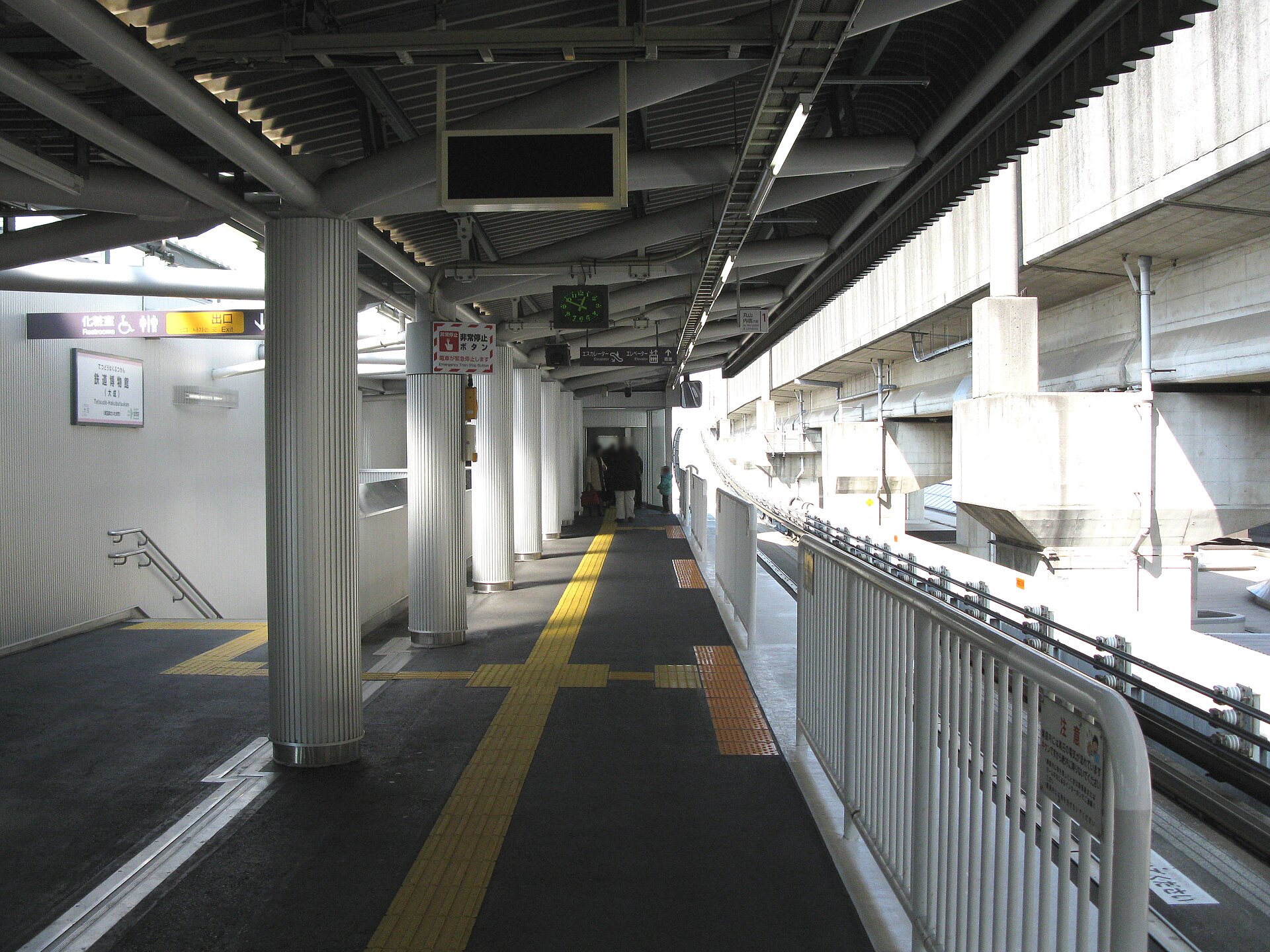 鉄道博物館駅の内宿方面ホーム。大宮へは向かいのホーム